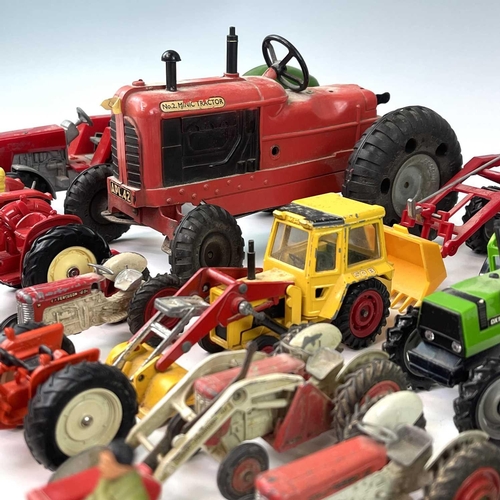 758 - Massey Ferguson / David Brown, etc Tractors. A box containing approximately 20 Tractors by various m... 