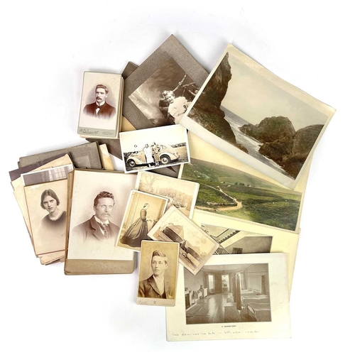 909 - Victorian Carte de Viste and Cabinet Photographs. Lot comprises a quantity of mostly portrait and so... 