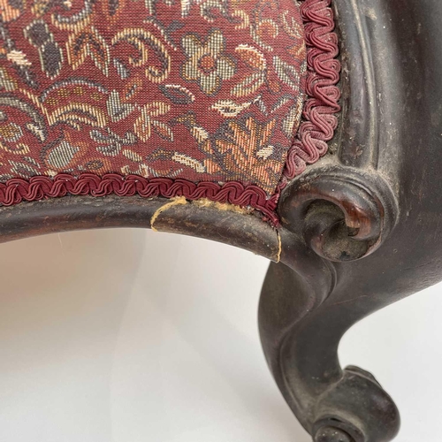 3014 - A Victorian mahogany chaise longue, the moulded and shaped back with floral and foliate carved decor... 