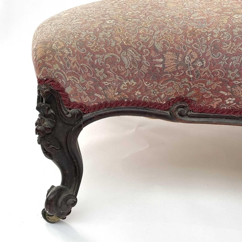 3014 - A Victorian mahogany chaise longue, the moulded and shaped back with floral and foliate carved decor... 