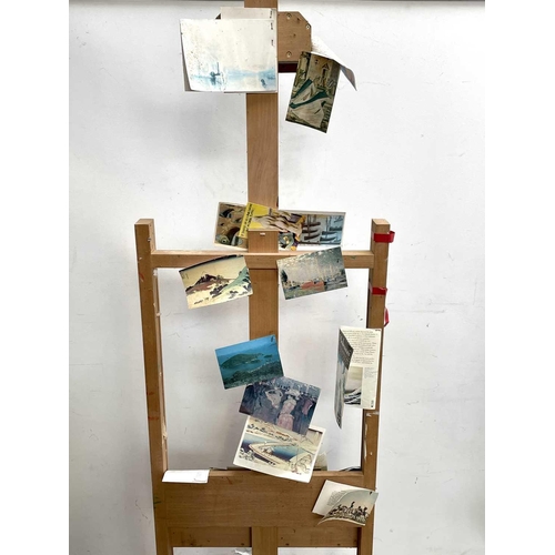 248 - Sven BERLIN (1911-1999) An easel and portfolio from Berlin's studio. The easel has numerous postcard... 