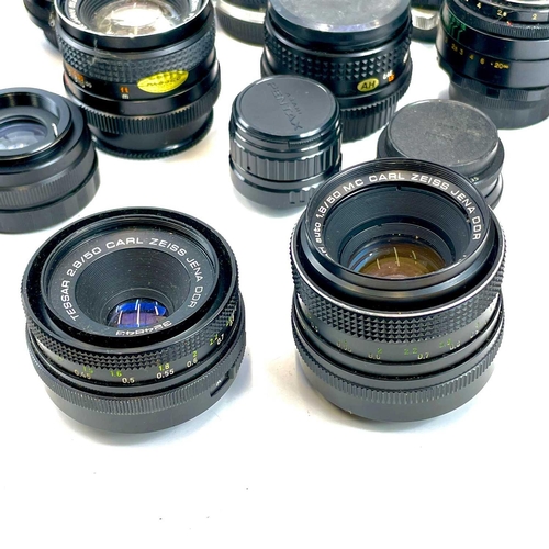 114 - A Carl Zeiss Jena DDR Tessar 2.8/50 lens serial number 324843 together with a Carl Zeiss Jena DDR Pa... 