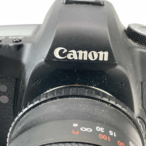 155 - A Canon EOS Mark II DSLR serial number 4151901089 fitted with a Vivitar Series 1 MC 1:8.0 f=500mm mi... 