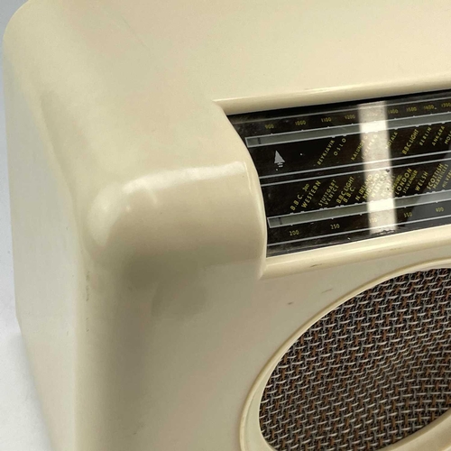 158 - A Bush Type DAC 90 cream Bakelite radio.