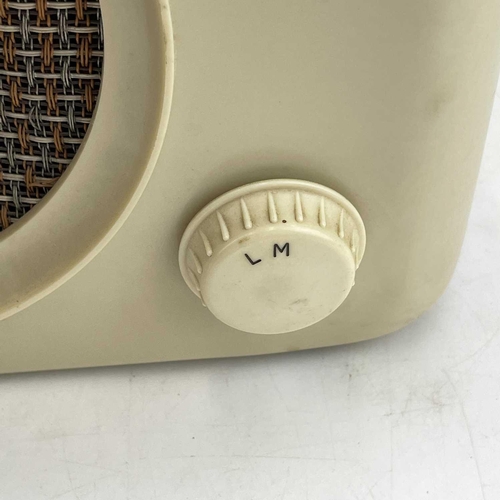 158 - A Bush Type DAC 90 cream Bakelite radio.