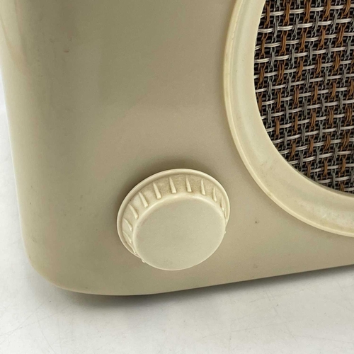 158 - A Bush Type DAC 90 cream Bakelite radio.