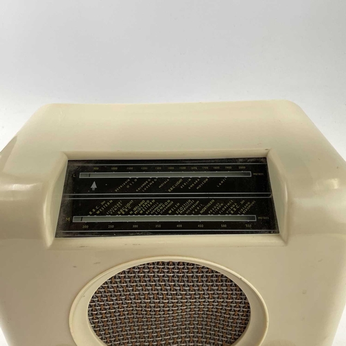 158 - A Bush Type DAC 90 cream Bakelite radio.