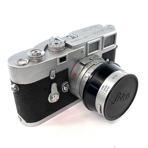 163 - A Leica Rangefinder M3 (Chrom-SS) chrome 1963 serial number 1070513 fitted with a Leitz Wetzlar Summ... 