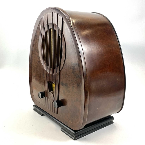 292 - A Philips type 834A Art Deco Bakelite wireless super inductance radio, height 45cm.