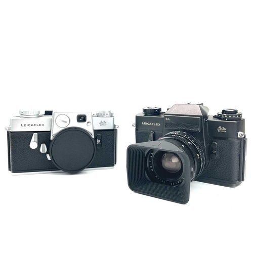 30 - A Leica Leicaflex SL SLR black 1973 batch 800 serial number 1342749 with a Leitz Wetzlar Serial numb... 