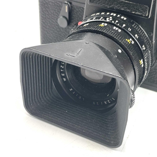 30 - A Leica Leicaflex SL SLR black 1973 batch 800 serial number 1342749 with a Leitz Wetzlar Serial numb... 