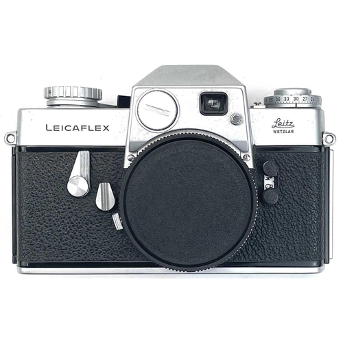 30 - A Leica Leicaflex SL SLR black 1973 batch 800 serial number 1342749 with a Leitz Wetzlar Serial numb... 