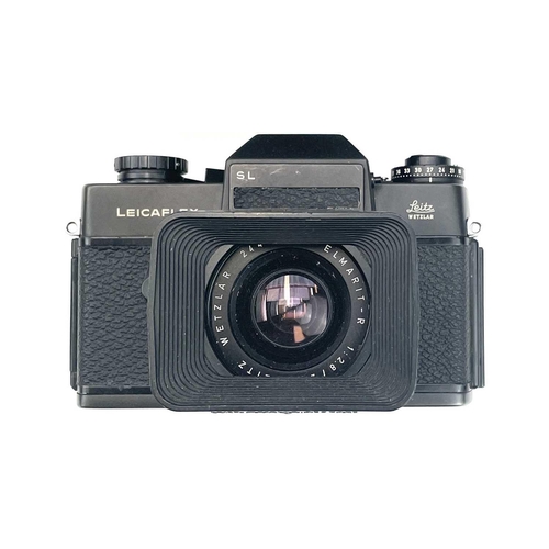 30 - A Leica Leicaflex SL SLR black 1973 batch 800 serial number 1342749 with a Leitz Wetzlar Serial numb... 