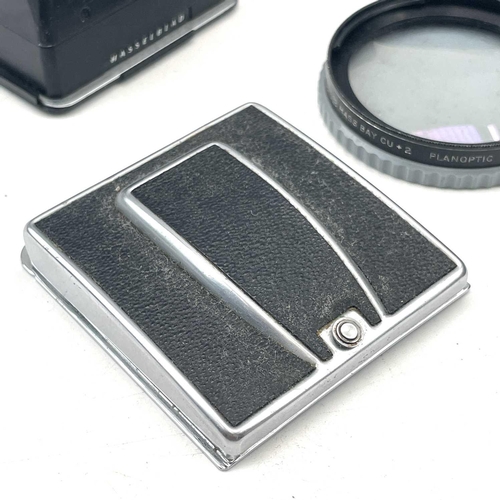 35 - A Hasselblad 500C/M 1974 serial number UI 157142 magazine box serial number UI 4565631 with a Carl Z... 