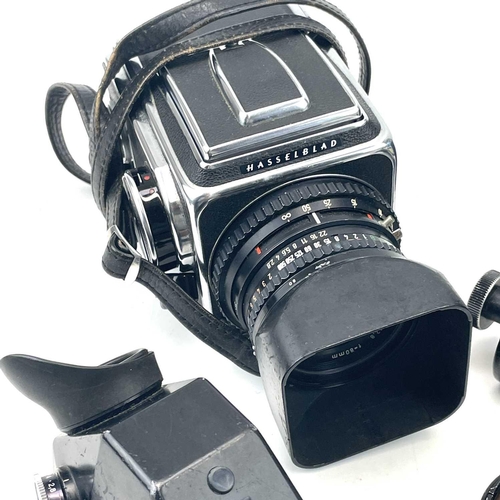 35 - A Hasselblad 500C/M 1974 serial number UI 157142 magazine box serial number UI 4565631 with a Carl Z... 