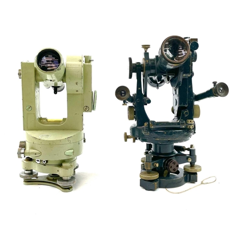 377 - A Cooke Troughton & Sims York England theodolite No Y35063 military issue grey lacquered finish in t... 