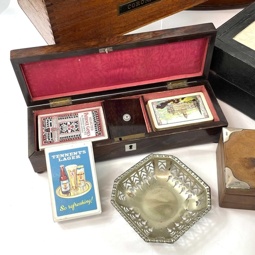 47 - An early Victorian rosewood and mother of pearl inlaid cribbage box, width 28cm, together with a Mor... 