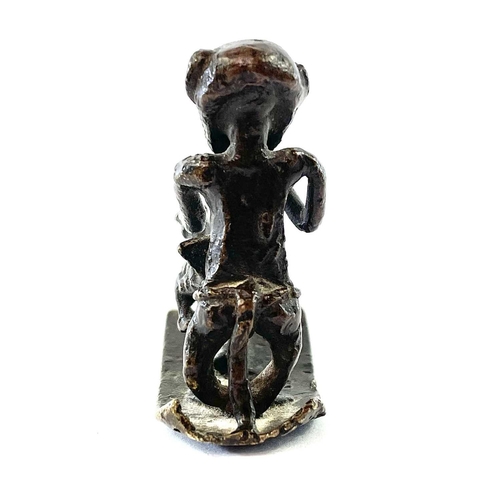 68 - An Ashanti bronze gold weight, 18th/19th century, modelled as a musician holding a bird, height 4.5c... 