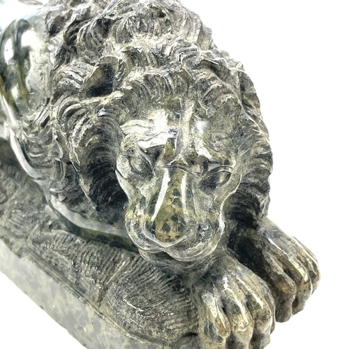 7 - After Canova, a pair of serpentine lions each in a recumbent pose, Italian, circa 1900, length 16cm.