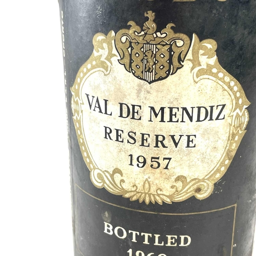 73 - 1957 Fonseca Val De Mendiz Port, Oporto bottled 1960, the bottle numbered 342103.