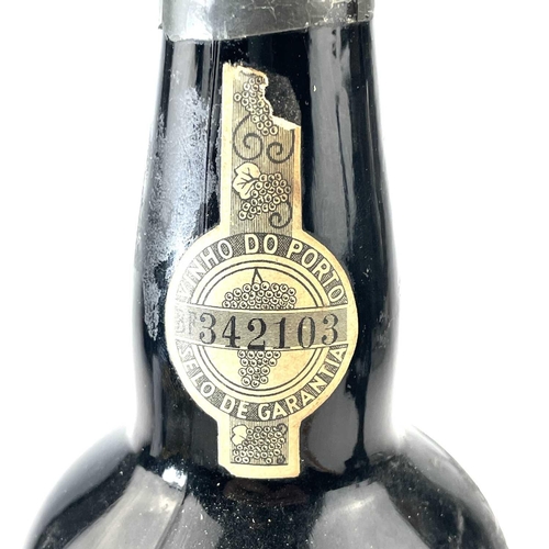 73 - 1957 Fonseca Val De Mendiz Port, Oporto bottled 1960, the bottle numbered 342103.