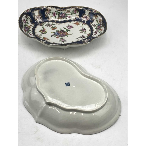 825 - A pair of Worcester blue scale porcelain dishes, circa 1775, of kidney shape, with flower painted de... 