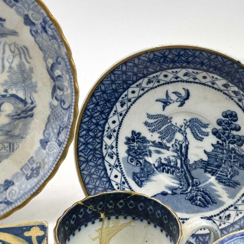 942 - A Caughley blue and white teabowl, circa 1790, printed with the mother and child pattern, diameter 8... 