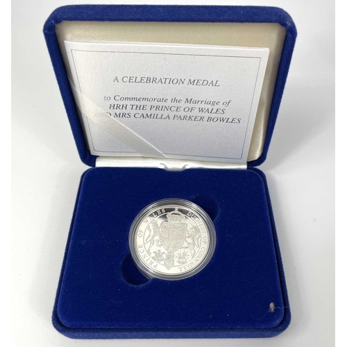 146 - Royal Mint Cased Commemorative Coin/Medallions. Comprising: 1: 1986 Prince Andrew wedding silver 37g... 