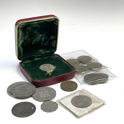 161 - Great Britain Post 1937 Coins and World Coinage. A tin containing: 1. Great Britain brass 3d coins: ... 