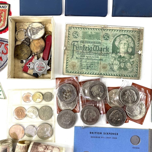 275 - Great Britain & World Coinage, Banknotes, Badges, Medallions. Comprising: 27p of pre 1920 G.B. Victo... 