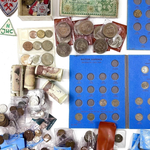 275 - Great Britain & World Coinage, Banknotes, Badges, Medallions. Comprising: 27p of pre 1920 G.B. Victo... 