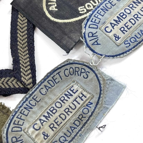 304 - Military Cap Badges, Cloth Badges, Pin Badges, Buttons Including Cornwall Interest. Comprising 3 tin... 