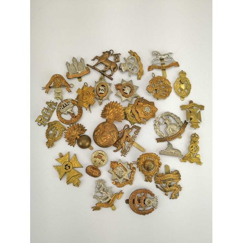 304 - Military Cap Badges, Cloth Badges, Pin Badges, Buttons Including Cornwall Interest. Comprising 3 tin... 