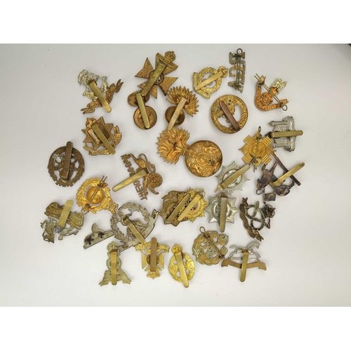 304 - Military Cap Badges, Cloth Badges, Pin Badges, Buttons Including Cornwall Interest. Comprising 3 tin... 