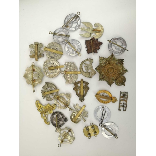 304 - Military Cap Badges, Cloth Badges, Pin Badges, Buttons Including Cornwall Interest. Comprising 3 tin... 