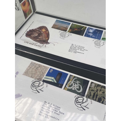 402 - Great Britain First Day Covers August 1999 up to March 2005 (x112). A binder containing 112 mint nea... 