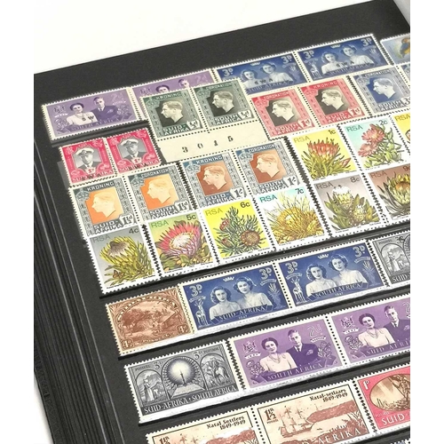 514 - Great Britain Mint & Used plus a Selection of Mint World A to Z Stamps. A black stockbook containing... 