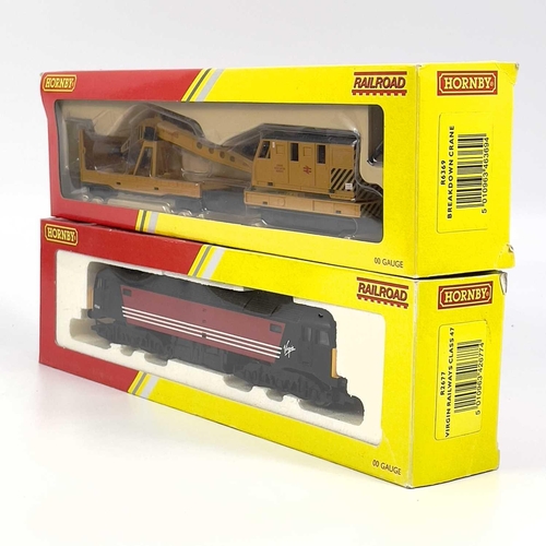 607 - Hornby 00 Railway Virgin Livery Class 47 Diesel plus 2 Coaches. Comprising: 1: R2677 boxed Hornby Vi... 