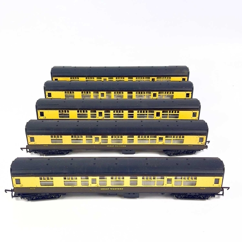 614 - Hornby Great Western 00 Gauge Chocolate & Cream Livery Carriages (x7). Comprising: 2x carriages no. ... 