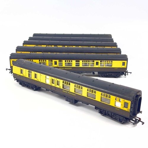 614 - Hornby Great Western 00 Gauge Chocolate & Cream Livery Carriages (x7). Comprising: 2x carriages no. ... 