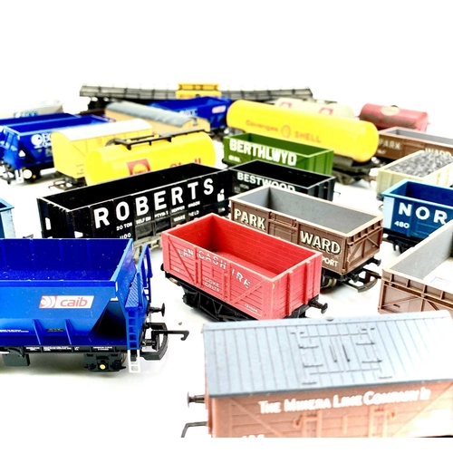 617 - Hornby, Wrenn, Triang, Hornby Dublo etc. 00 Gauge Private Owner Wagons (x33) A box containing a good... 