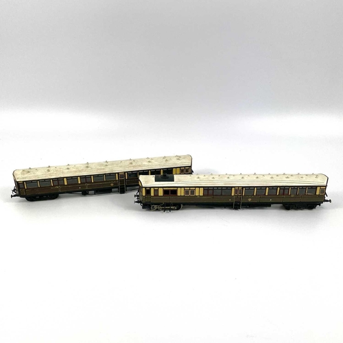 637 - GWR Steam Rail Motor 00 Gauge Carriages x 2. A pair of well painted and motorised GWR steam rail mot... 