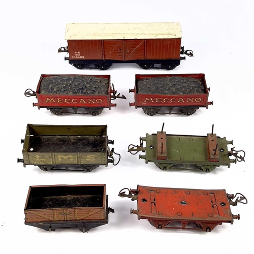 654 - 0 Gauge Hornby, Marx etc Tin Plate Railway Items. Comprising: 1: Locomotives A4 Pacific 4-6-2 no. 44... 