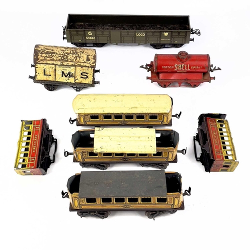 654 - 0 Gauge Hornby, Marx etc Tin Plate Railway Items. Comprising: 1: Locomotives A4 Pacific 4-6-2 no. 44... 