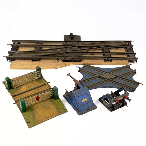 654 - 0 Gauge Hornby, Marx etc Tin Plate Railway Items. Comprising: 1: Locomotives A4 Pacific 4-6-2 no. 44... 