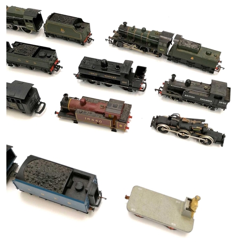 655 - Hornby etc 00 Gauge Model Railway Locomotives (x9) A tray containing nine locomotives - most appear ... 