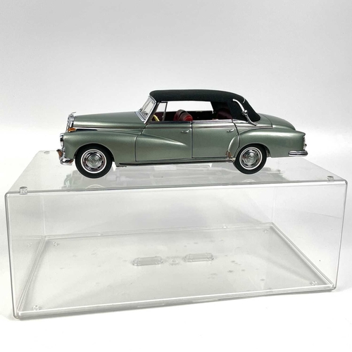 706 - CMC Exclusive Modelle 1:24 scale Mercedes Benz 1958-62 Type 300d Cabriolet D. A very high quality di... 