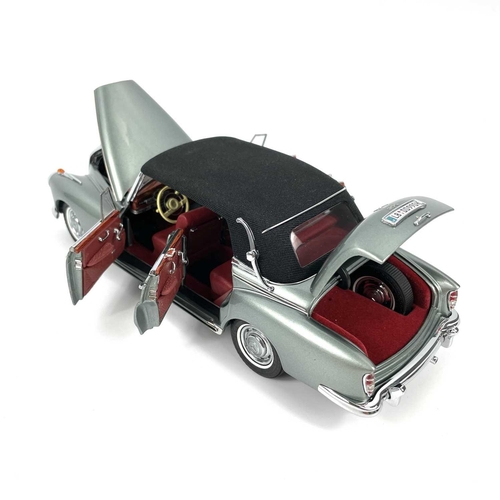 706 - CMC Exclusive Modelle 1:24 scale Mercedes Benz 1958-62 Type 300d Cabriolet D. A very high quality di... 