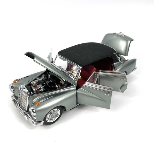 706 - CMC Exclusive Modelle 1:24 scale Mercedes Benz 1958-62 Type 300d Cabriolet D. A very high quality di... 