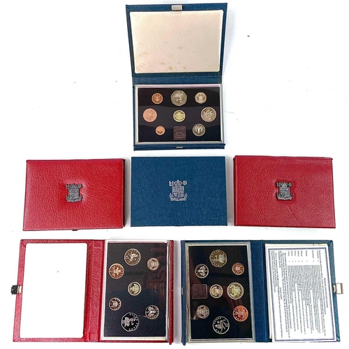 71 - Great Britain Proof & Uncirculated Royal Mint 1980's Year Sets (x18) Comprising a complete run of 10... 